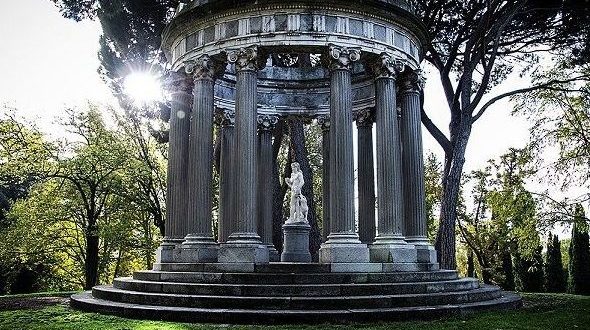 El Parque del Capricho Templete