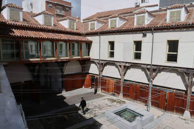 Houses of historic Madrid - chabolas vallecas- corrala